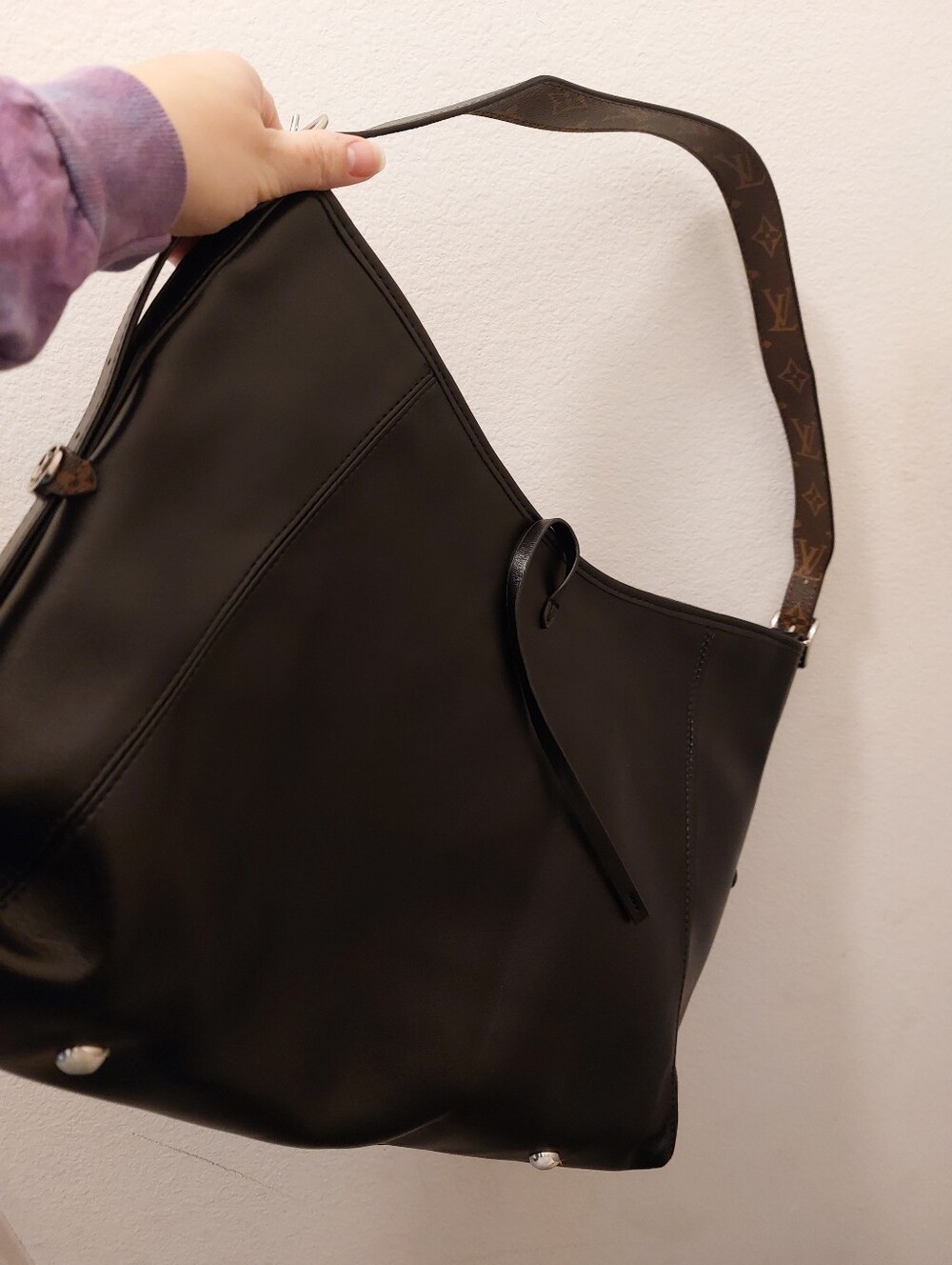 Soft Carryall Easy Hobo Bag - Picture 3 of 11